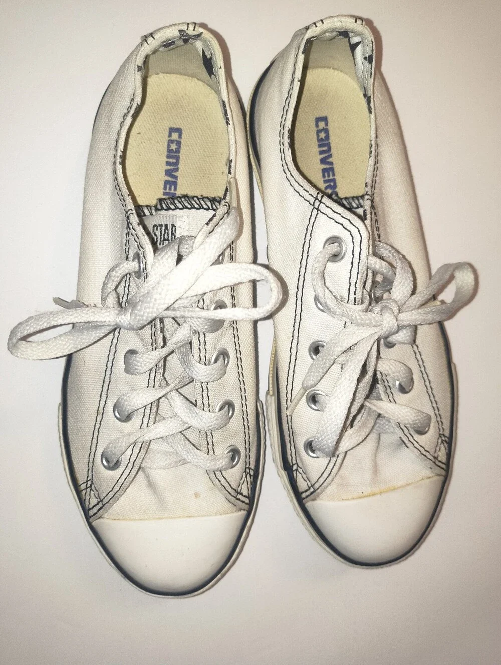 White Converse Chuck Taylor Sneakers / Youth 2.5 / EUR 34
